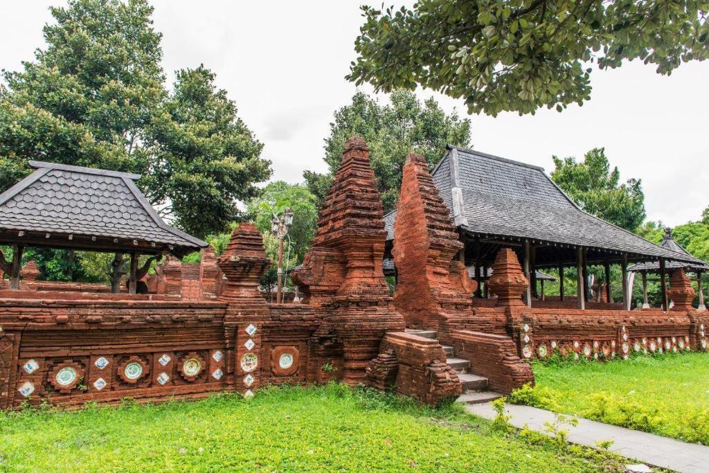Oyo 1460 Anyelir Residence Cirebon Eksteriør billede