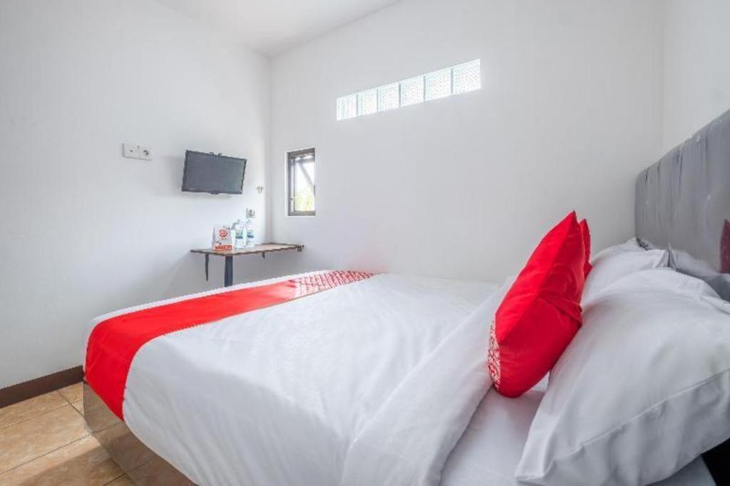 Oyo 1460 Anyelir Residence Cirebon Eksteriør billede